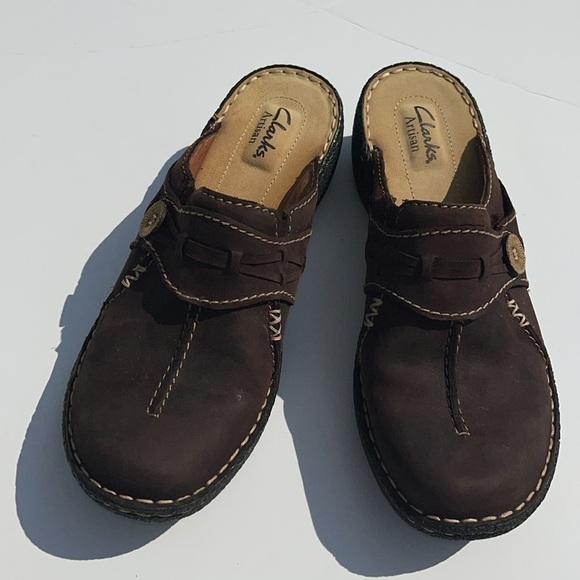 Clarks-8.5-Artisan brown leather slip on clogs mules button detail on the front. - Picture 3 of 8